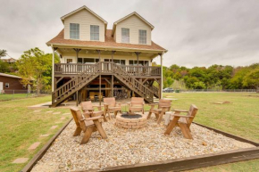 Lake Granbury Fishing Escape with Dock and Kayaks!